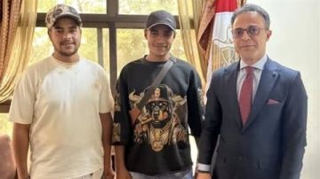 السفارة المصرية في مالي تعيد مواطنين عالقين على بعد 350 كم من باماكو السفارة المصرية في مالي تعيد مواطنين عالقين على بعد 350 كم من باماكو