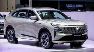 بتصميم رياضي.. مواصفات شانجان CS75 Plus الصينية صور