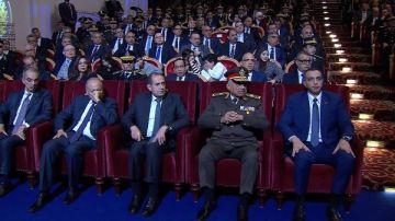 محافظ الغربية يشيد ببطولات الشرطة خلال مشاركته الاحتفال بعيدهم الـ74 بحضور رئيس الجمهورية محافظ الغربية يشيد ببطولات الشرطة خلال مشاركته الاحتفال بعيدهم الـ74 بحضور رئيس الجمهورية