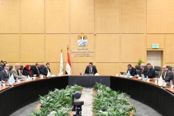 وزير الإسكان يبحث موقف مبيعات وتسويق عدد من المشروعات في المدن الجديدة