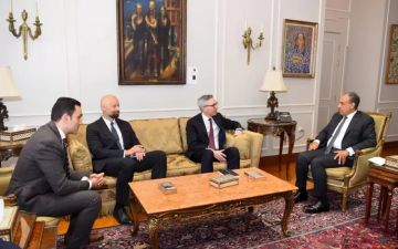 وزير الخارجية يبحث تعزيز التعاون الاقتصادي بين مصر والنرويج في مجال الطاقة المتجددة