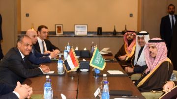 وزير الخارجية يعقد مباحثات ثنائية مع نظيره السعودي حول القضايا الإقليمية المشتركة