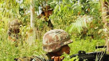 أصابت أحد الجنود.. كمبوديا تطلق النار عن طريق الخطأ على أراضي تايلاند أصابت أحد الجنود.. كمبوديا تطلق النار عن طريق الخطأ على أراضي تايلاند