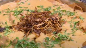 اقتصادية وهتدفى.. طريقة عمل فتة العدس في الجو البار