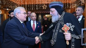 البابا تواضروس يستقبل رئيس مجلس الشيوخ للتهنئة بعيد الميلاد المجيد صور