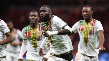 البطل القومي في مالي.. سينايكو يحافظ على آمال بلاده في أمم أفريقيا