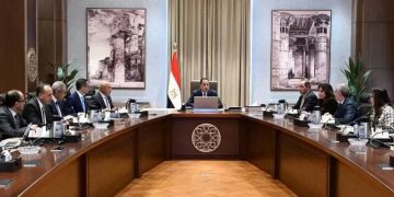 رئيس الوزراء يبحث فرص توطين صناعة السيارات وزيادة تنافسية المناطق الحرة رئيس الوزراء يبحث فرص توطين صناعة السيارات وزيادة تنافسية المناطق الحرة