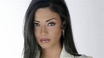 مش عاوزين ورد دوللي شاهين تطالب المعزين في وفاة والدتها بالتبرع للكنيسة