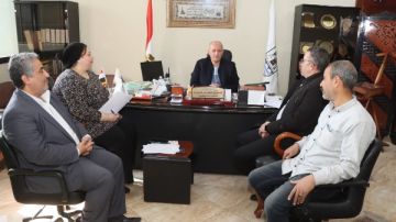 سكرتير عام بني سويف يلتقى لجنة اختيار الأمهات المثاليات من العاملين بالمحافظة