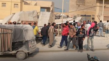 شاهد تريلا تدهس سيارة وتهدم مبنى في المعادي .. تفاصيل حادث صادم شاهد تريلا تدهس سيارة وتهدم مبنى في المعادي .. تفاصيل حادث صادم