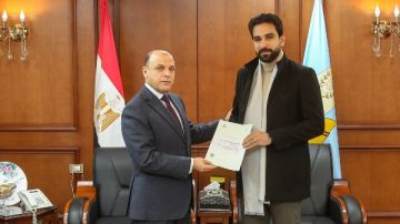 محافظ كفر الشيخ يسلم 9 عقود للمستفيدين من تقنين أملاك الدولة