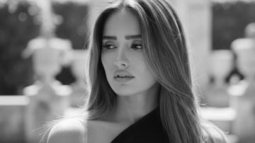 بعد تهنئة والد أبنائها بالزواج من السكرتيرة.. زينة : ليس حظا أبدا دائما يا الله بعد تهنئة والد أبنائها بالزواج من السكرتيرة.. زينة : ليس حظا أبدا دائما يا الله