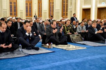 بمشاركة السيسي.. مصر تفتتح 48 مسجدا في يوم واحد وتكشف عن إحصائيات ضخمة (فيديو صور) بمشاركة السيسي.. مصر تفتتح 48 مسجدا في يوم واحد وتكشف عن إحصائيات ضخمة (فيديو صور)