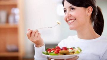 خبراء تغذية يكشفون عن فاكهة صباحية تعزز المزاج وتنعش الدماغ سريعا خبراء تغذية يكشفون عن فاكهة صباحية تعزز المزاج وتنعش الدماغ سريعا