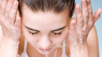 لن تتستغني عنه.. مقشر طبيعي لتنظيف البشرة