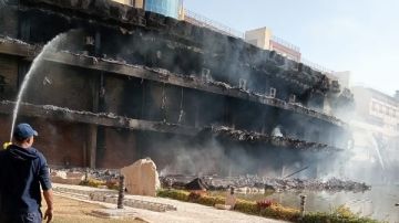 محافظ مطروح يتابع جهود السيطرة على حريق بإحدى القرى السياحية وإسعاف المصابين