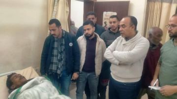 مصرع شخص وإصابة 13 آخرين في انقلاب ميكروباص بصحراوي المنيا