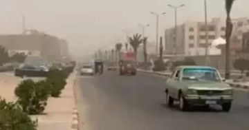 مع استمرار الرمال المثارة وتدهور الرؤية الأفقية.. الأرصاد تطالب المواطنين بالالتزام بهذه التعليمات لتفادي الحوادث مع استمرار الرمال المثارة وتدهور الرؤية الأفقية.. الأرصاد تطالب المواطنين بالالتزام بهذه التعليمات لتفادي الحوادث