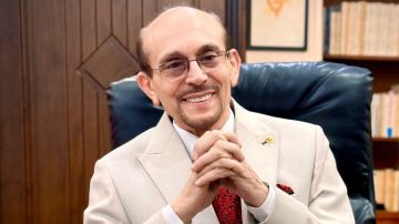 الفنان محمد صبحي يتعرض لأزمة قلبية قرب الأهرامات الفنان محمد صبحي يتعرض لأزمة قلبية قرب الأهرامات