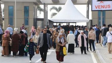 توافد كبير لزوار معرض القاهرة للكتاب في ثاني أيام فعاليات دورته السابعة والخمسين