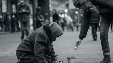 الطبيبة المتسولة في السويس بكارنيه النقابة.. التفاصيل الكاملة