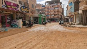 الوادي الجديد تبدأ رصف الطرق في منطقة البلد القديمة