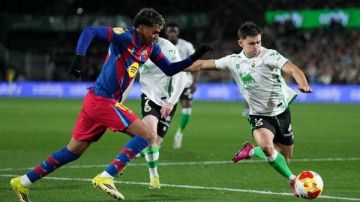 برشلونة يحسم تأهله إلى ربع نهائي كأس ملك إسبانيا بثنائية متأخرة أمام راسينج سانتاندير