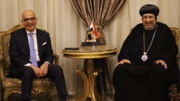 رئيس جامعة عين شمس وقيادات الجامعة يهنئون الأنبا إرميا بعيد الميلاد المجيد رئيس جامعة عين شمس وقيادات الجامعة يهنئون الأنبا إرميا بعيد الميلاد المجيد