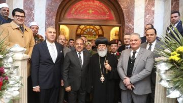 محافظ الشرقية يزور المطرانية والكنيسة الكاثوليكية بالزقازيق لتقديم التهنئة بعيد الميلاد المجيد