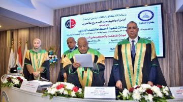 نقيب المحامين يشارك في لجنة مناقشة رسالة دكتوراه بحقوق عين شمس نقيب المحامين يشارك في لجنة مناقشة رسالة دكتوراه بحقوق عين شمس