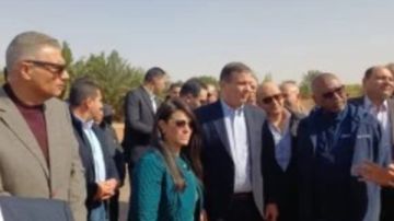وزراء التخطيط والزراعة ومحافظ أسوان فى زيارة لقرى مشروع وادى الصعايدة بإدفو وزراء التخطيط والزراعة ومحافظ أسوان فى زيارة لقرى مشروع وادى الصعايدة بإدفو