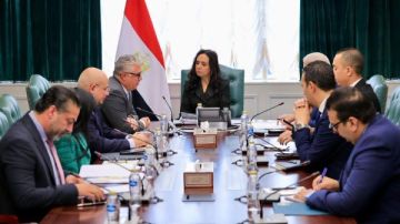 وزيرة التضامن تبحث توفير فرص عمل لأسر برنامج الدعم النقدي تكافل وكرامة فى قناة السويس