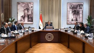 الحكومة تعتزم بناء قاعدة صناعية كبرى للسيارات في مصر باستثمارات عالمية الحكومة تعتزم بناء قاعدة صناعية كبرى للسيارات في مصر باستثمارات عالمية