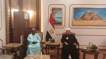 وصول مفتي الكاميرون إلى القاهرة للمشاركة في مؤتمر المجلس الأعلى للشئون الإسلامية وصول مفتي الكاميرون إلى القاهرة للمشاركة في مؤتمر المجلس الأعلى للشئون الإسلامية