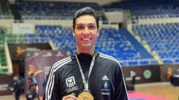 إنجاز تاريخي .. سيف عيسى يفوز بجائزة أفضل لاعب أفريقي لعام 2025