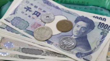 الين الياباني يسجل أكبر صعود يومي منذ أغسطس وسط تزايد احتمالات التدخل