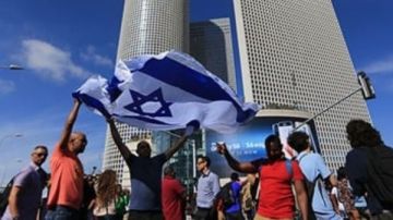 رسائل تهديد غامضة ترعب الإسرائيليين: نحن قادمون انظروا إلى السماء عند منتصف الليل