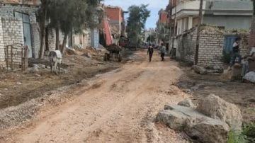 محافظ كفر الشيخ يتابع أعمال رفع كفاءة الطرق بقرية الملاحة صور