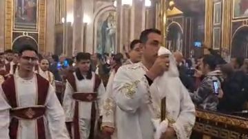 وسط أجواء روحانية وأمنية مشددة.. ترانيم الميلاد تجمع الأقباط والسائحين في كاتدرائية السمائيين بشرم الشيخ