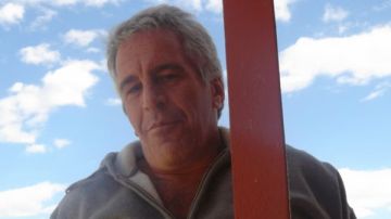 2000 فيديو و180 ألف صورة.. نشر 3 ملايين وثيقة عن جرائم جيفري إبستين