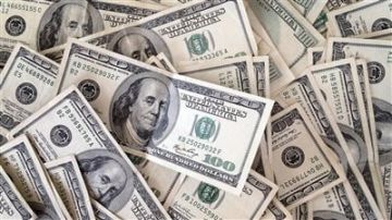 خبير اقتصادي: ارتفاع تحويلات المصريين بالخارج يعزز استقرار الجنيه خبير اقتصادي: ارتفاع تحويلات المصريين بالخارج يعزز استقرار الجنيه