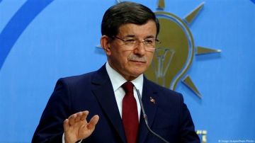 داوود أوغلو يكشف طريقة تركيا لتجاوز العقوبات الأمريكية على إيران