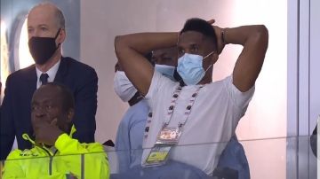 رئيس الاتحاد الكاميروني يساند لاعبي منتخب بلاده بعد الخروج من أمم أفريقيا