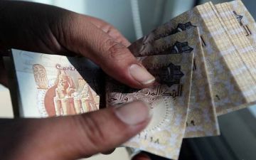  فيتش تتوقع استقرار الجنيه وارتفاع الاحتياطيات الأجنبية لمصر في 2026