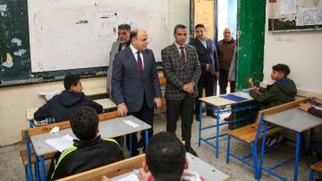 محافظ كفر الشيخ يتفقد امتحانات الشهادة الإعدادية صور محافظ كفر الشيخ يتفقد امتحانات الشهادة الإعدادية صور