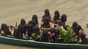 لقطات تعرض لأول مرة لقبيلة أمازونية لم تتواصل مع العالم الخارجي