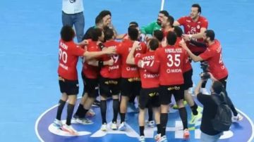 للمرة العاشرة.. منتخب مصر يتوج ببطولة أفريقيا لكرة اليد بالفوز على تونس 37-24