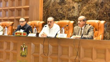 محافظ أسيوط يترأس المجلس التنفيذي ويؤكد جاهزية شاملة للأعياد ويوجه بتكثيف أعمال النظافة محافظ أسيوط يترأس المجلس التنفيذي ويؤكد جاهزية شاملة للأعياد ويوجه بتكثيف أعمال النظافة