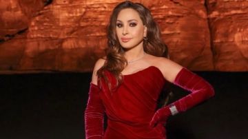 بالأحمر إليسا تخطف الأنظار بجمالها في أحدث ظهور..شاهد