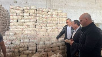 تموين الشرقية يضبط 29 طن مواد غذائية مجهولة و1000 لتر زيت سيارات